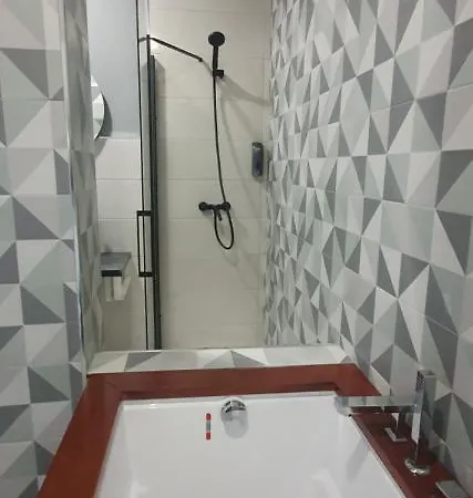 Trece Llaves Jacuzzi Bajo Reserva *