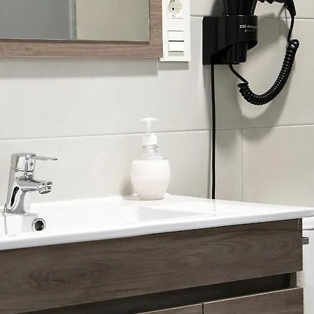 Trece Llaves Jacuzzi Bajo Reserva *