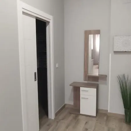 Trece Llaves Jacuzzi Bajo Reserva *