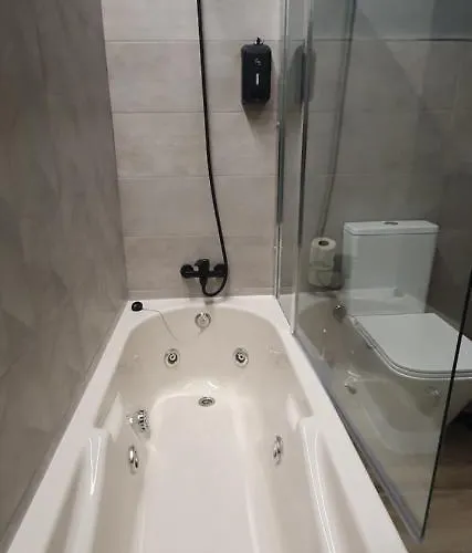 Trece Llaves Jacuzzi Bajo Reserva