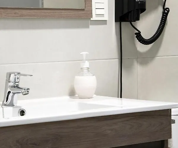 Trece Llaves Jacuzzi Bajo Reserva *